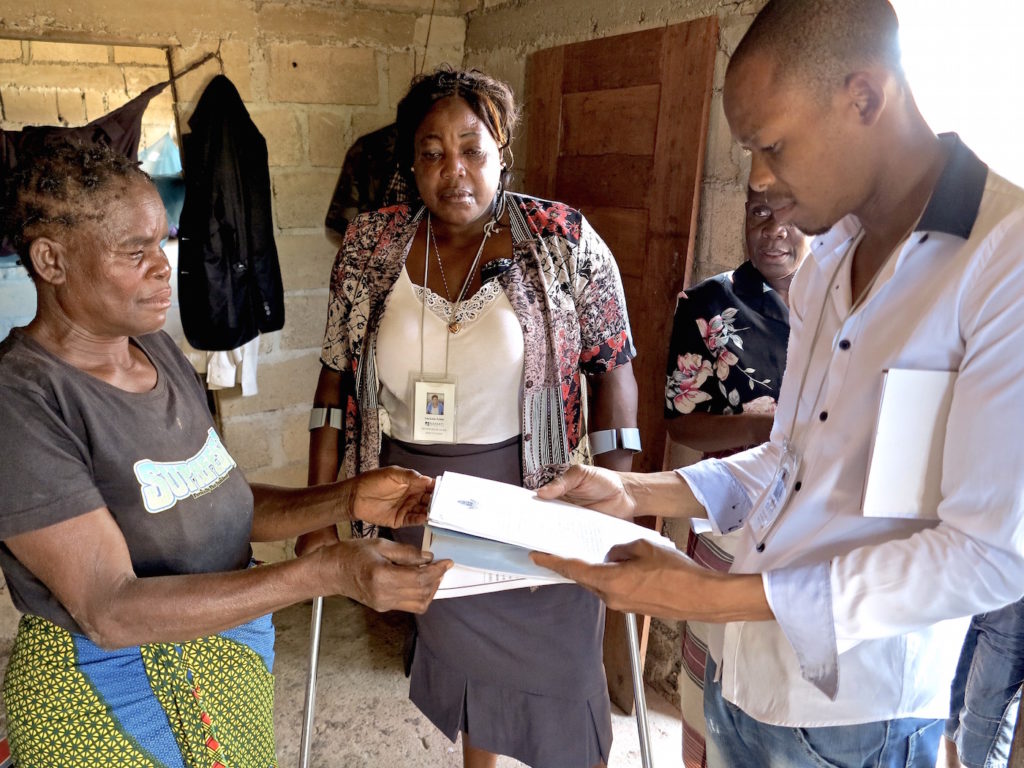 Grassroots legal advocates in Mozambique speak with a client