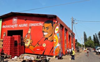 Opens popup gallery with The edges of Maputo become more urban.
